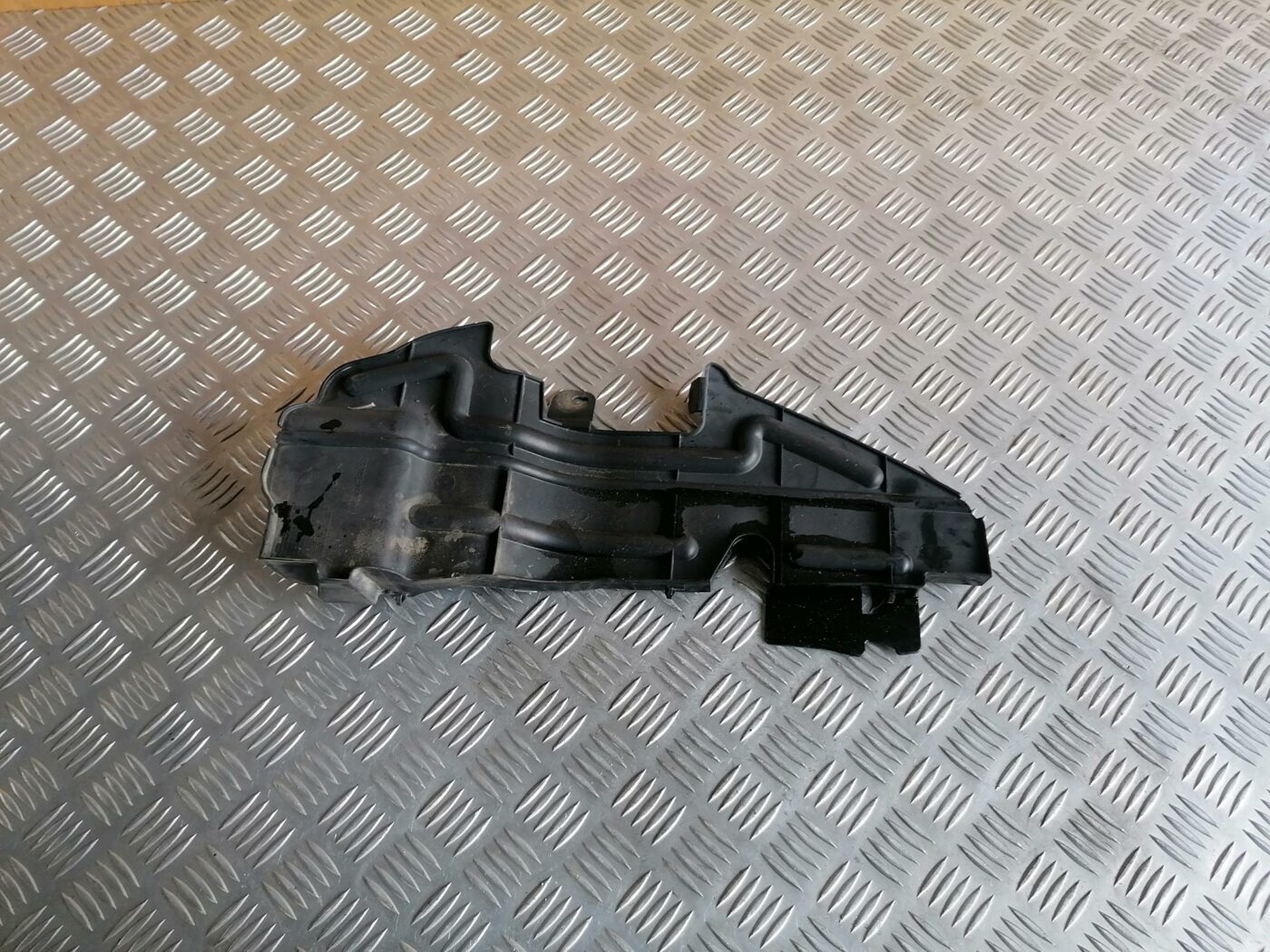 Ieplūdes gaisa deflektors, pa kreisi priekš TOYOTA AVENSIS 2007