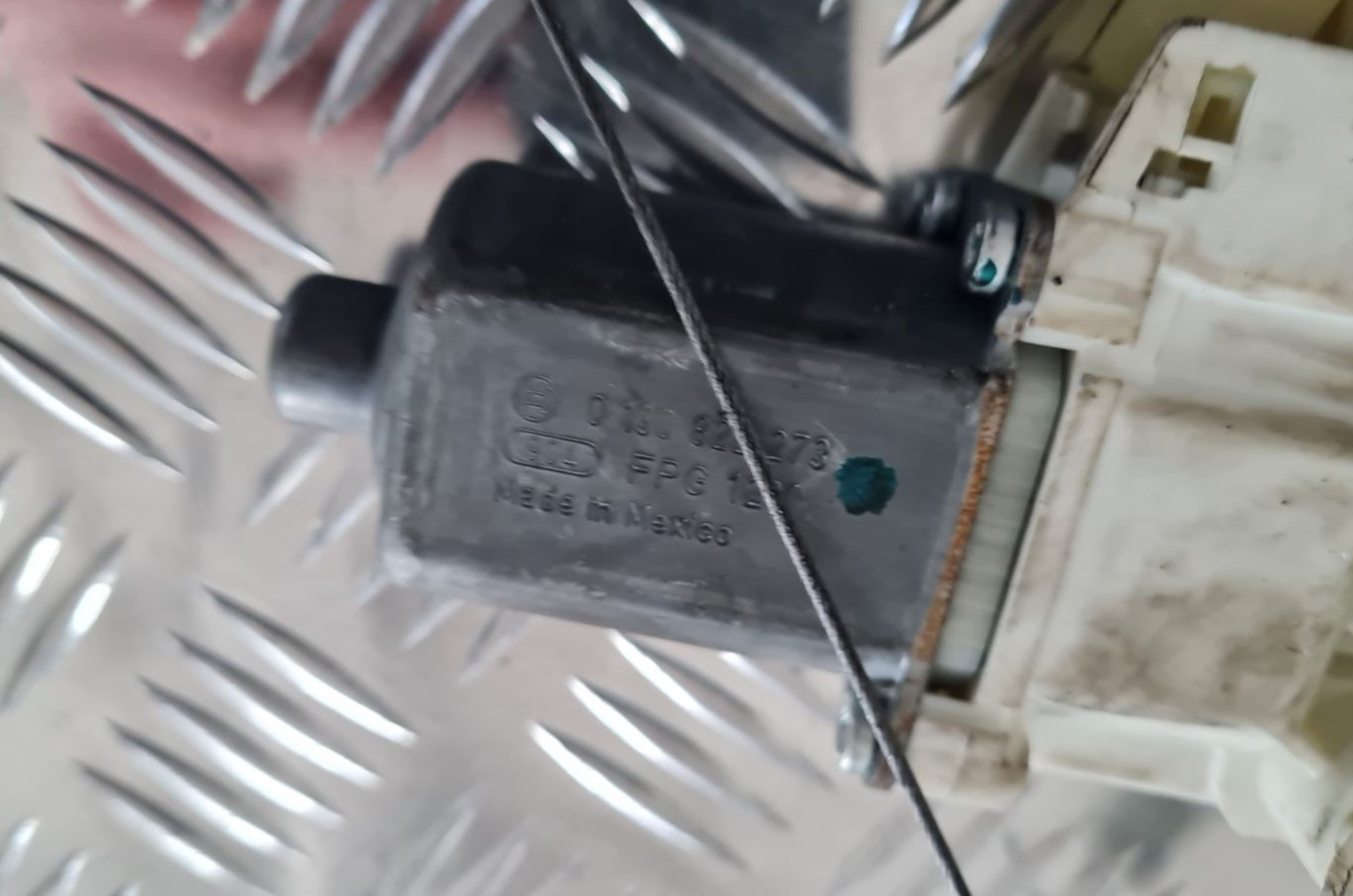 Stikla pacelšanas mehānisms priekšējais kreisais priekš MERCEDES BENZ ML320 2006 SILVER 2 Stikla pacelšanas mehānisms priekšējais kreisais priekš MERCEDES BENZ ML320 2006 SILVER