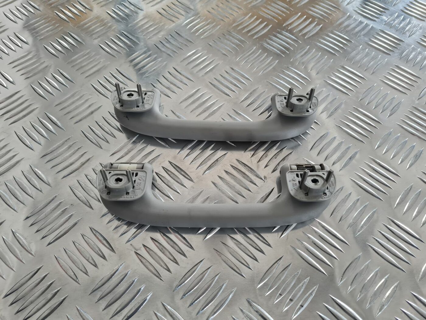 Salona rokturis griestos priekš MERCEDES BENZ ML320 2006 SILVER 2 Salona rokturis griestos priekš MERCEDES BENZ ML320 2006 SILVER