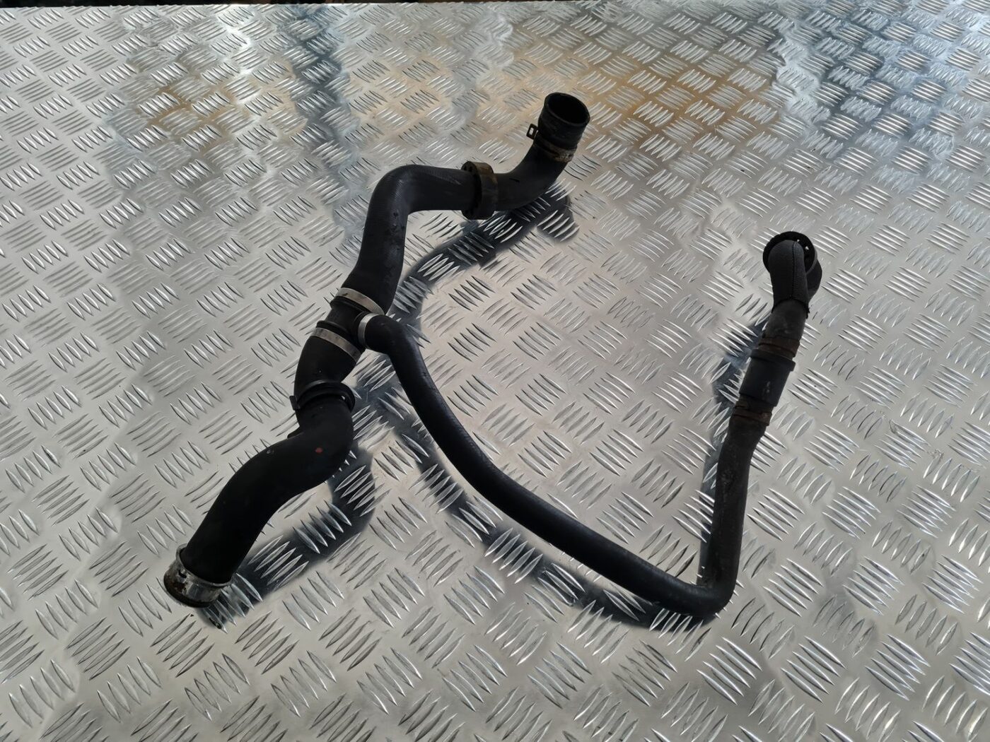 Dzesēšanas caurules priekš MERCEDES BENZ ML320 2006 SILVER 1 Dzesēšanas caurules priekš MERCEDES BENZ ML320 2006 SILVER