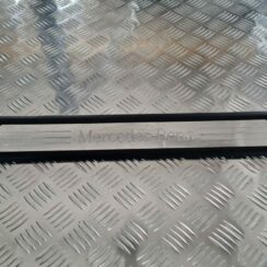 Sliekšņa priekšēja kreisa uzlika (salonā) priekš MERCEDES BENZ ML320 2006 SILVER