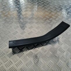 Sliekšņa aizmugurēja kreisa uzlika (salonā) priekš MERCEDES BENZ ML320 2006 SILVER