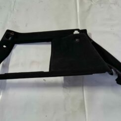 Bagāžnieka nodalījuma sānu apdare priekš MERCEDES BENZ ML320 2006 SILVER