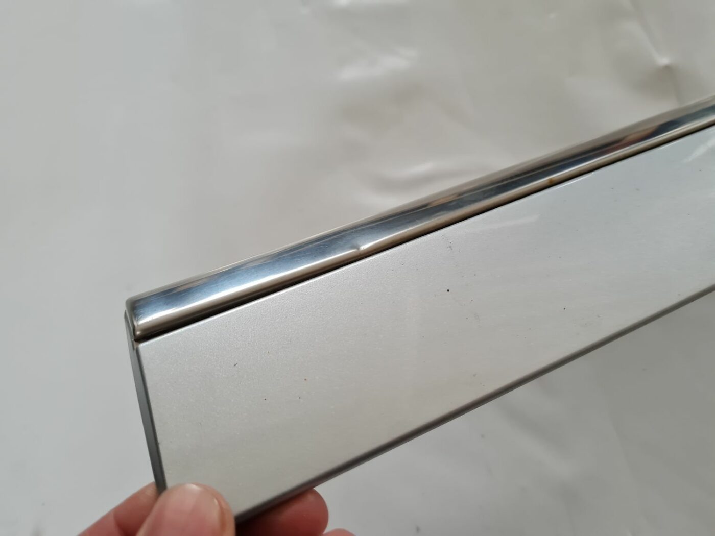 Aizmugurējo kreiso durvju moldings priekš MERCEDES BENZ ML320 2006 SILVER 2 Aizmugurējo kreiso durvju moldings priekš MERCEDES BENZ ML320 2006 SILVER