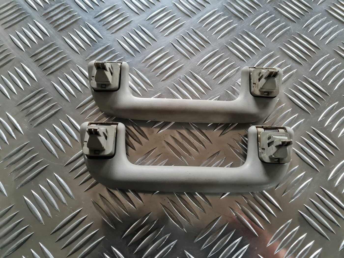 Salona rokturis griestos priekš TOYOTA COROLLA VERSO 2003 2 Salona rokturis griestos priekš TOYOTA COROLLA VERSO 2003