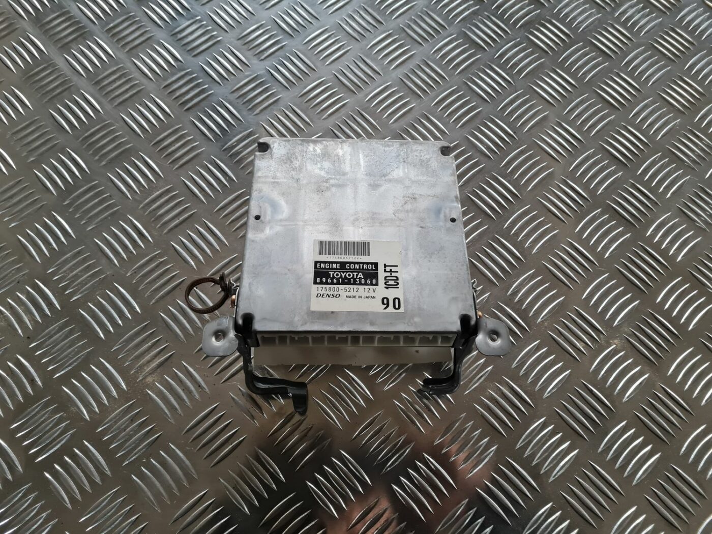 Dzinēja vadības bloks priekš TOYOTA COROLLA VERSO 2003 1 Dzinēja vadības bloks priekš TOYOTA COROLLA VERSO 2003