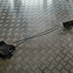 Aizmugurējo labo durvju slēdzene priekš TOYOTA COROLLA VERSO 2003