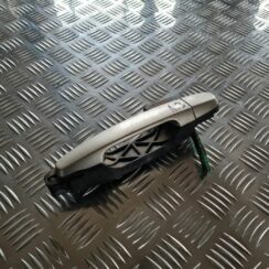 Aizmugurējais kreisais durvju rokturis priekš TOYOTA COROLLA VERSO 2003