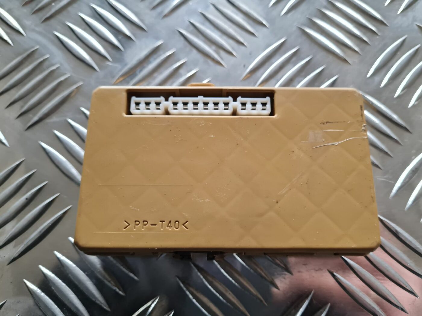 Drošinātāju relejas kaste priekš TOYOTA COROLLA VERSO 2003