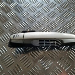 Priekšējāis labais durvju rokturis priekš TOYOTA COROLLA VERSO 2003