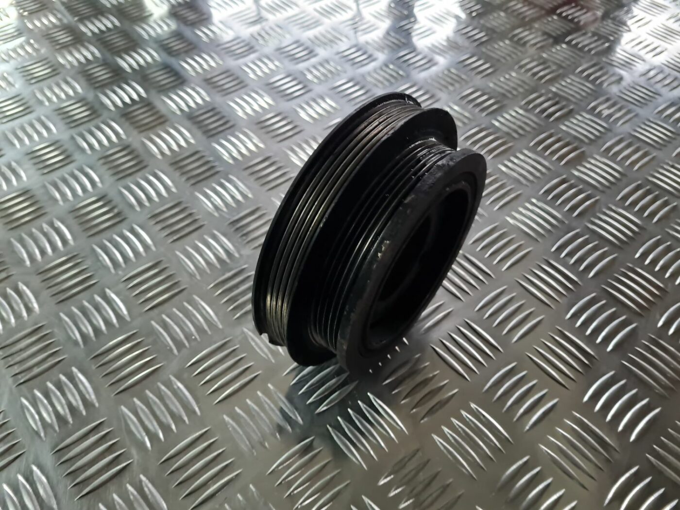 Skriemelis priekš TOYOTA COROLLA VERSO 2003