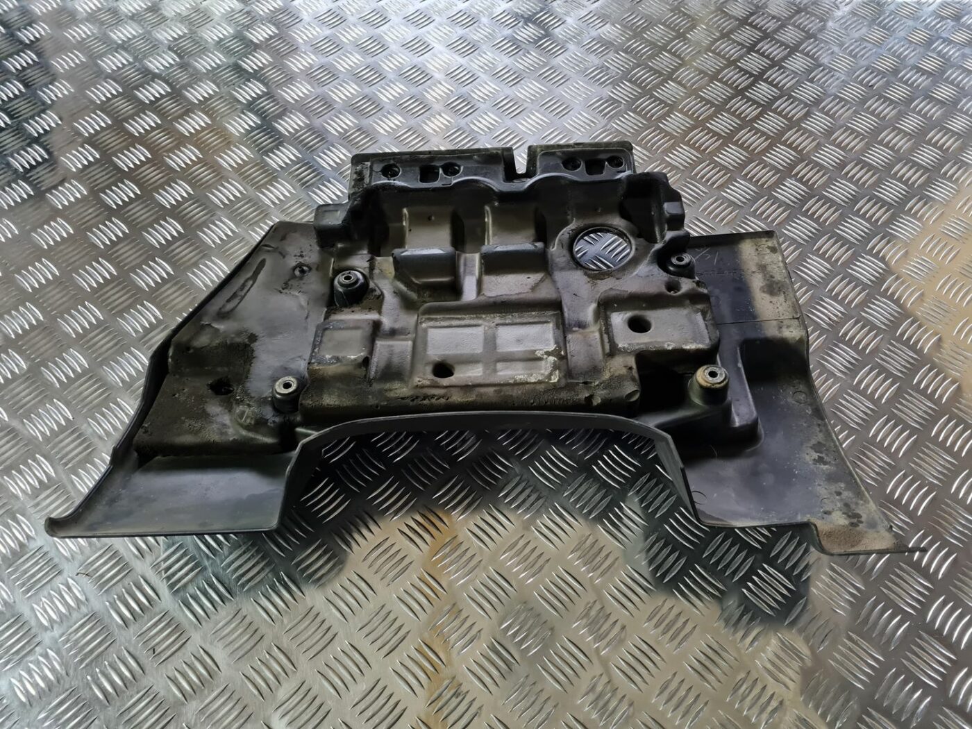 Dzinēja dekoratīvais vāks priekš TOYOTA COROLLA VERSO 2003 2 Dzinēja dekoratīvais vāks priekš TOYOTA COROLLA VERSO 2003