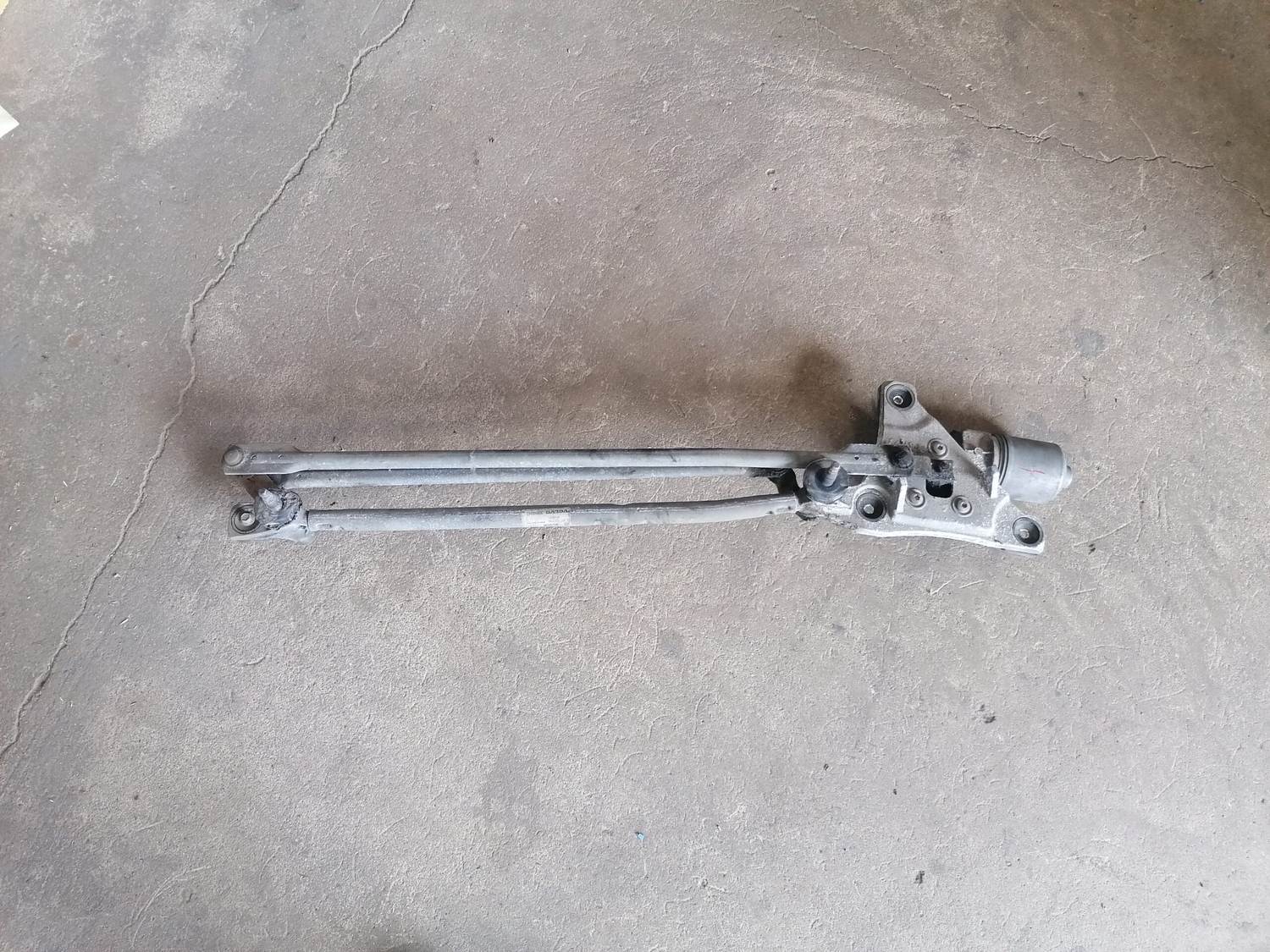 Vējstikla tīrīšanas mehānisms priekš VOLVO C30 2008 SILVER 1 Vējstikla tīrīšanas mehānisms priekš VOLVO C30 2008 SILVER