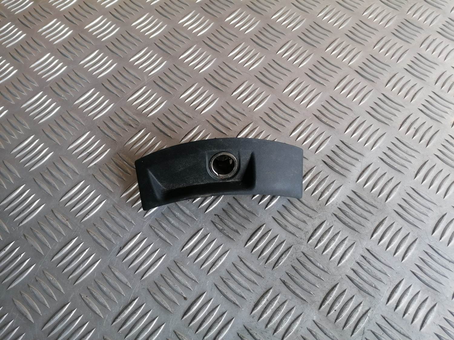 Strāvas kontaktligzda priekš VOLVO C30 2008 SILVER 1 Strāvas kontaktligzda priekš VOLVO C30 2008 SILVER