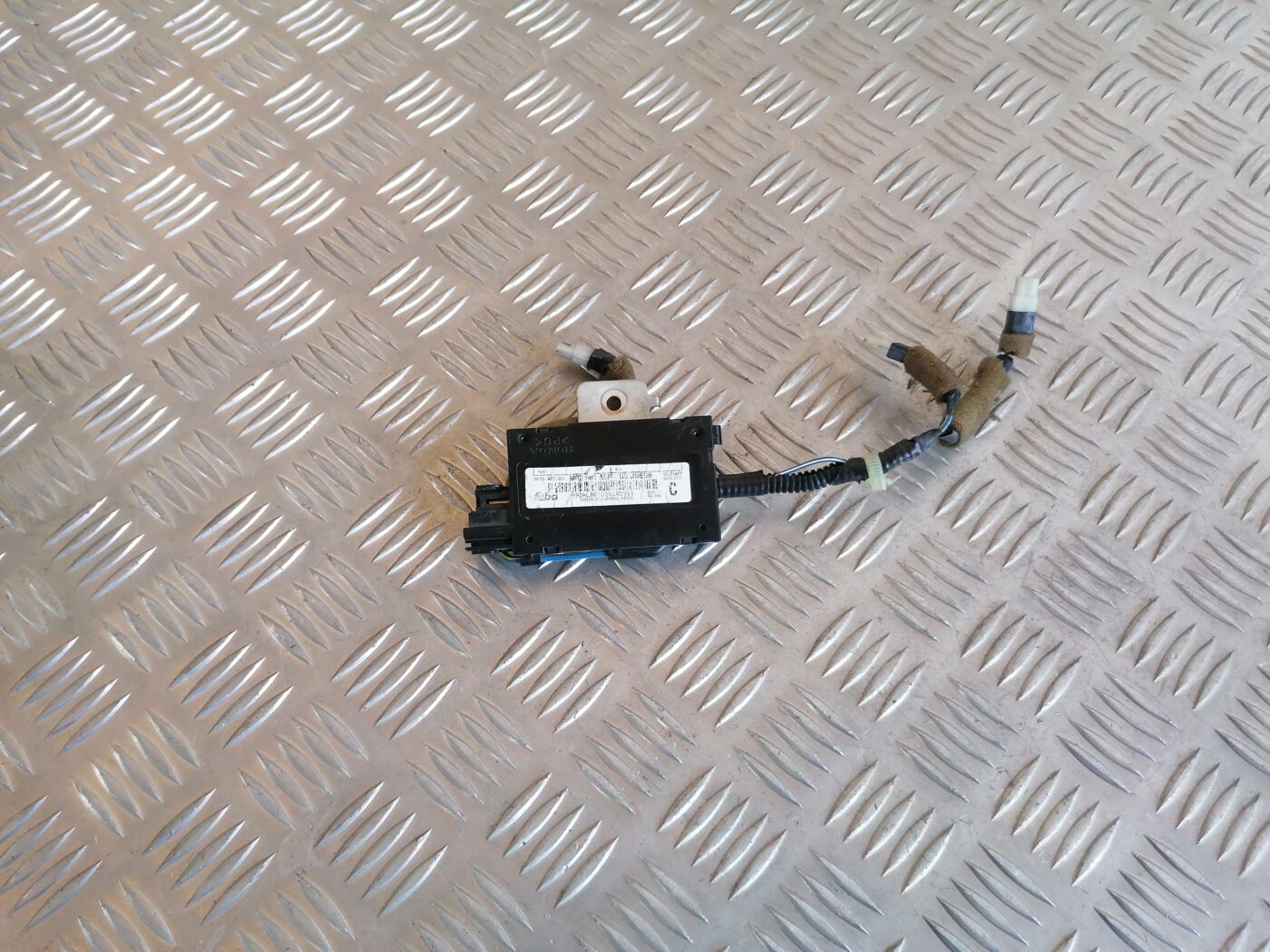 Antenas pastiprinātāja bloks priekš HONDA ACCORD 2007 YR562P