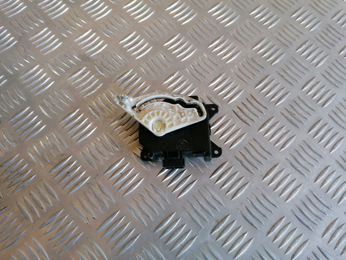 Apsildes sistēmas aktuators priekš HONDA ACCORD 2007 YR562P