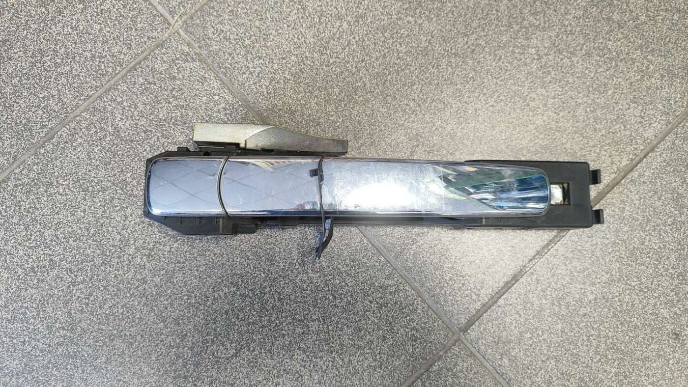 Aizmugurējāis labais durvju rokturis priekš NISSAN X-TRAIL 2007 2 Aizmugurējāis labais durvju rokturis priekš NISSAN X-TRAIL 2007