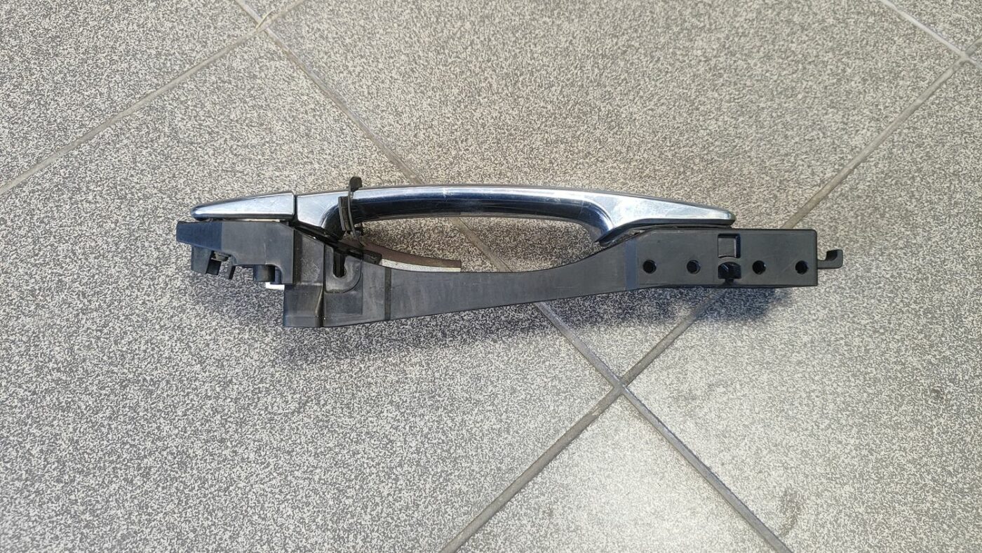 Aizmugurējāis labais durvju rokturis priekš NISSAN X-TRAIL 2007 7 Aizmugurējāis labais durvju rokturis priekš NISSAN X-TRAIL 2007