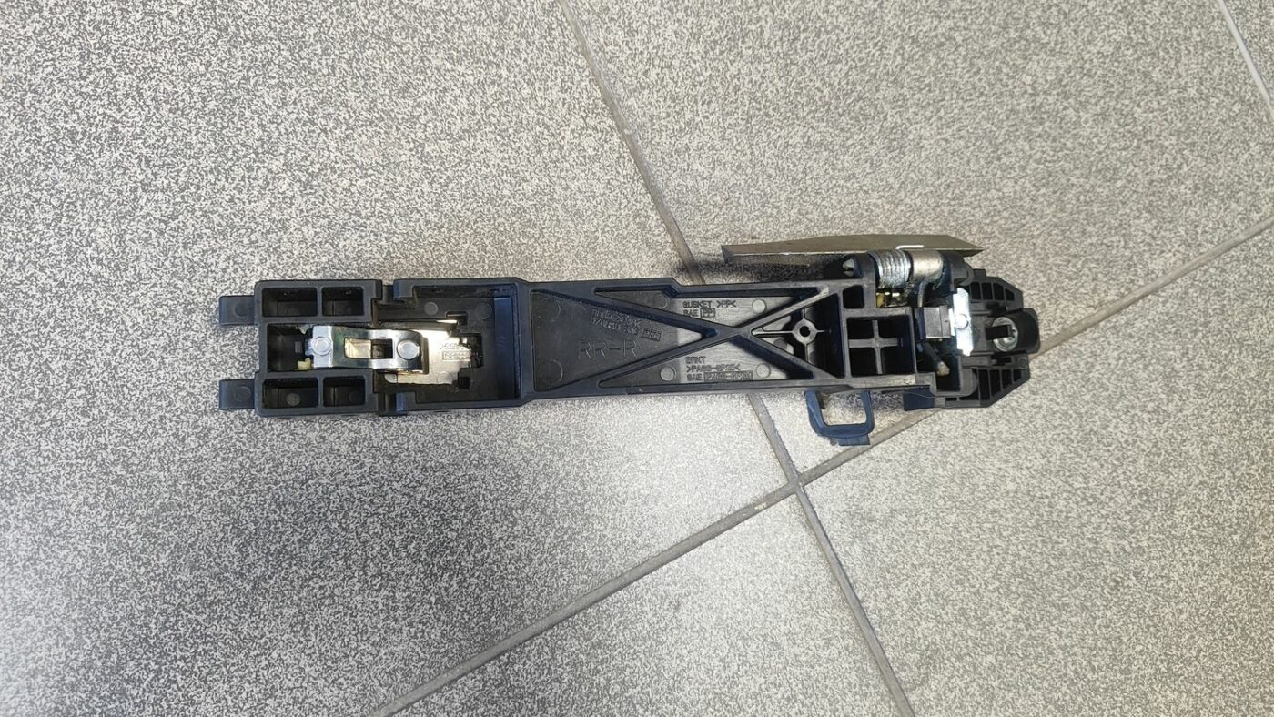 Aizmugurējāis labais durvju rokturis priekš NISSAN X-TRAIL 2007 5 Aizmugurējāis labais durvju rokturis priekš NISSAN X-TRAIL 2007