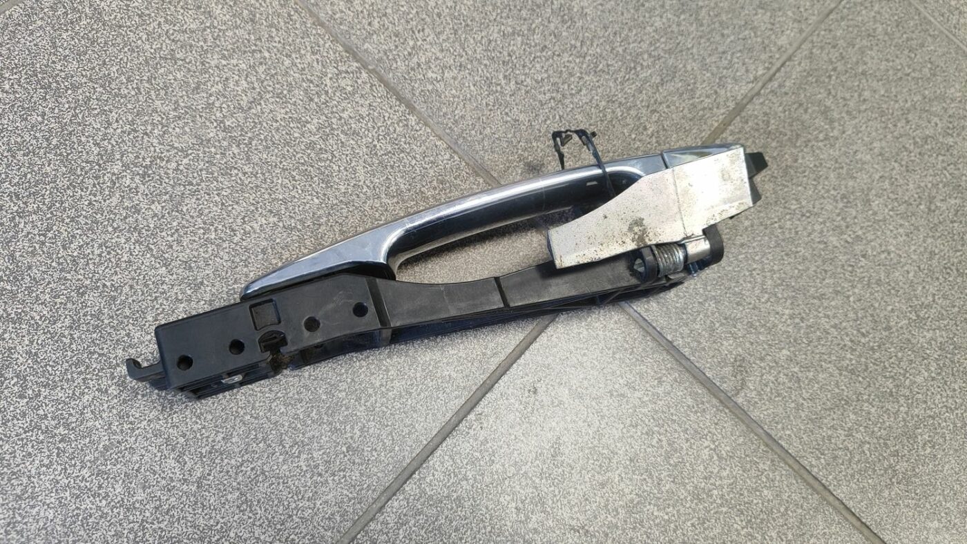 Aizmugurējāis labais durvju rokturis priekš NISSAN X-TRAIL 2007 3 Aizmugurējāis labais durvju rokturis priekš NISSAN X-TRAIL 2007