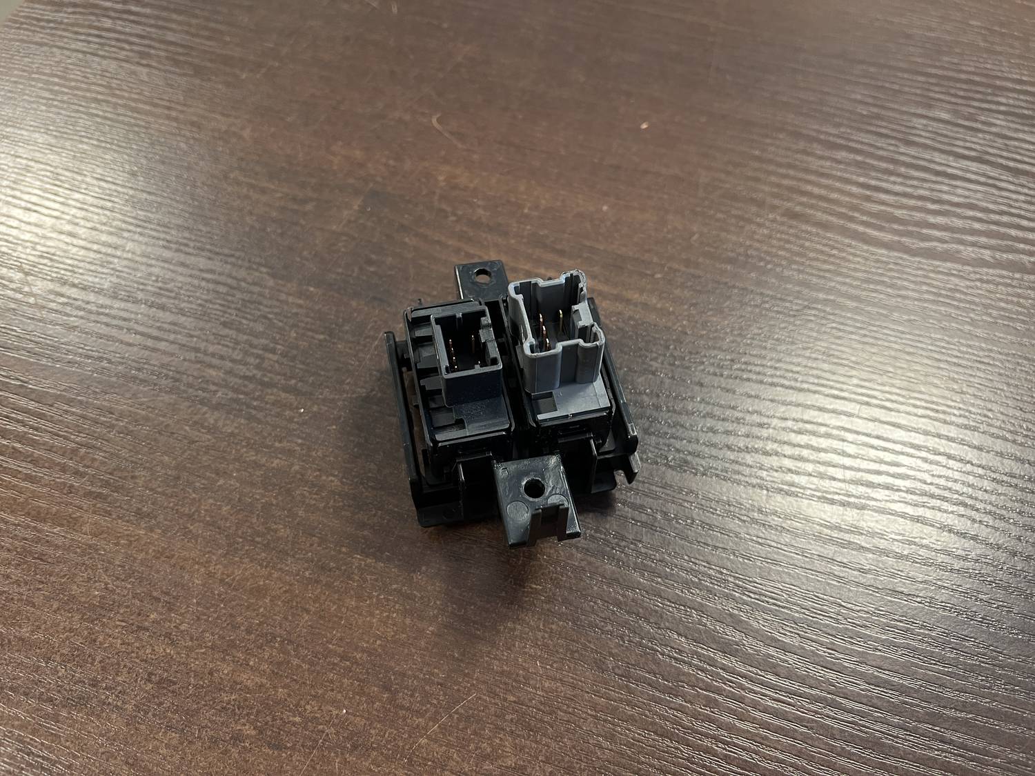 Mašīnas pacelšanas kalnā ieslēgšanas poga priekš NISSAN X-TRAIL 2007