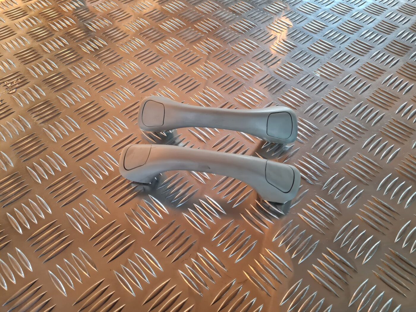 Salona rokturis griestos priekš VOLVO V70 2002 ASHGOLD