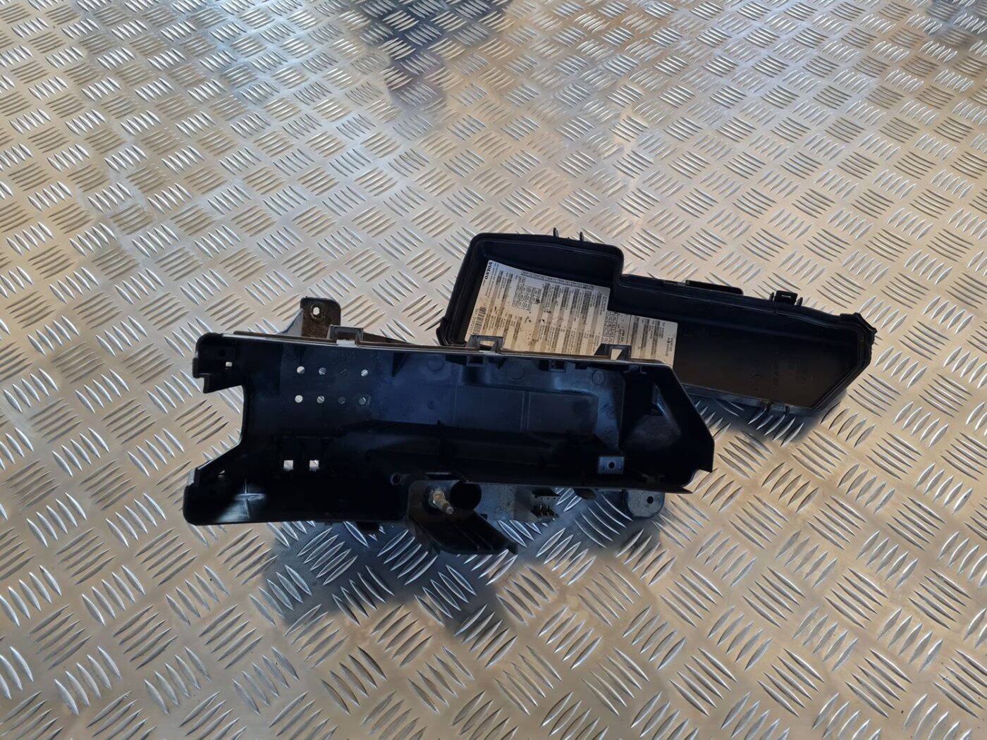 Drošinātāju kārbas korpuss priekš VOLVO V70 2002 ASHGOLD