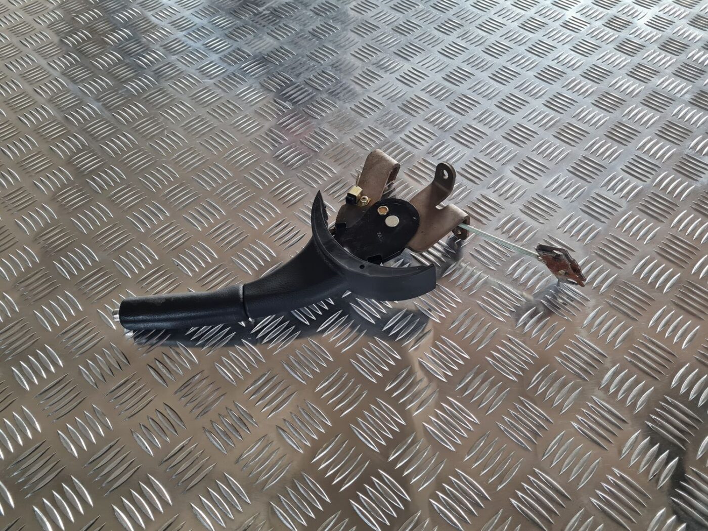 Stāvbremzes svira priekš MITSUBISHI LANCER 2006