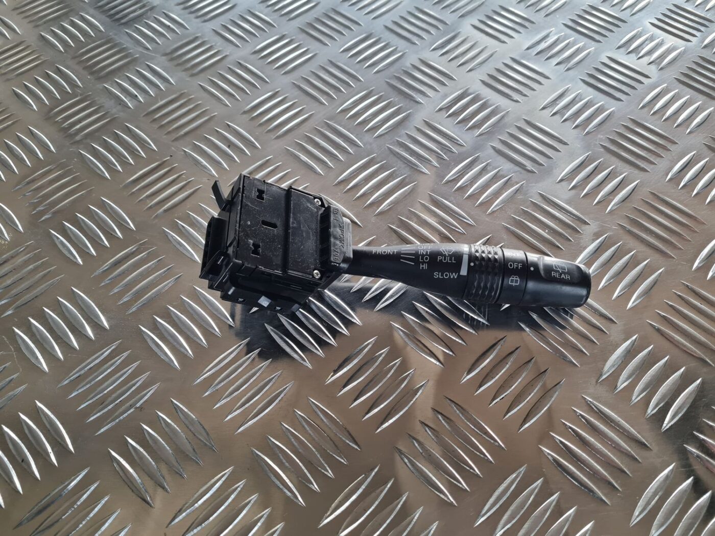 Stikla tīrītāja slēdzis priekš MITSUBISHI LANCER 2006 1 Stikla tīrītāja slēdzis priekš MITSUBISHI LANCER 2006