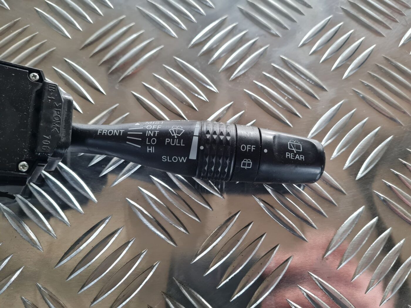 Stikla tīrītāja slēdzis priekš MITSUBISHI LANCER 2006 2 Stikla tīrītāja slēdzis priekš MITSUBISHI LANCER 2006