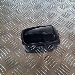 Salona durvju rokturis, priekšējais kreisais priekš MITSUBISHI LANCER 2006