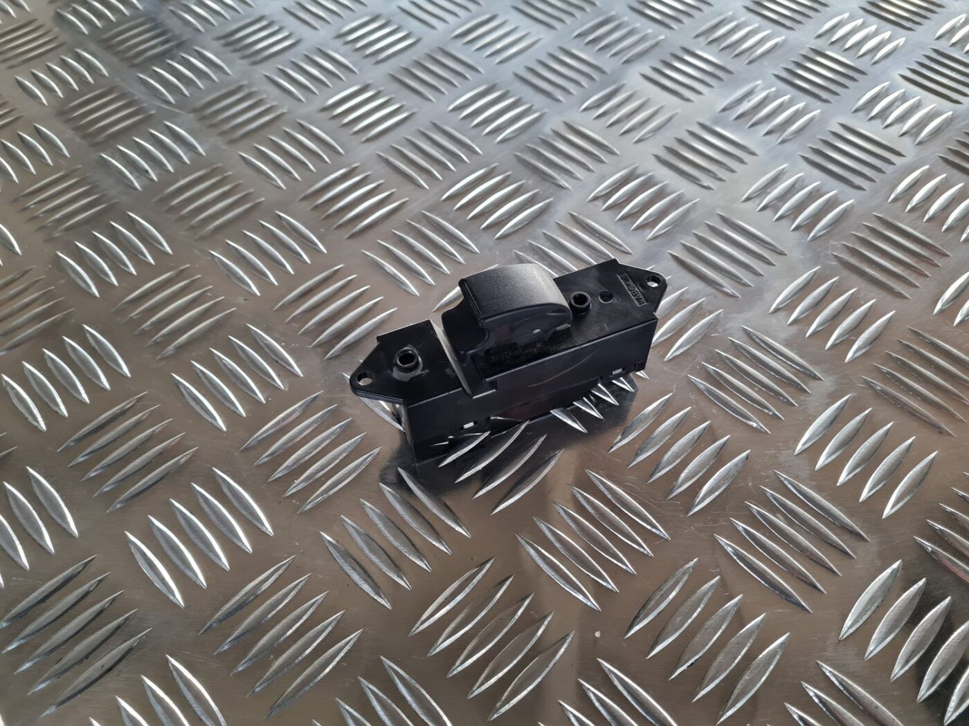 Stikla pacelšanas poga priekš MITSUBISHI LANCER 2006 1 Stikla pacelšanas poga priekš MITSUBISHI LANCER 2006