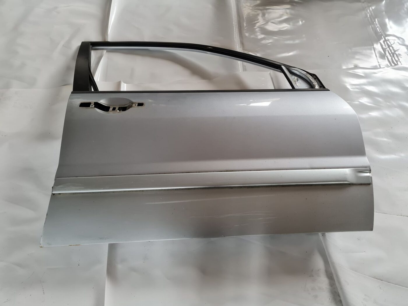 Priekšējās labās durvis priekš MITSUBISHI LANCER 2006 1 Priekšējās labās durvis priekš MITSUBISHI LANCER 2006