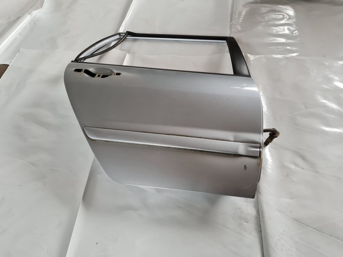 Aizmugurējās labās durvis priekš MITSUBISHI LANCER 2006 1 Aizmugurējās labās durvis priekš MITSUBISHI LANCER 2006