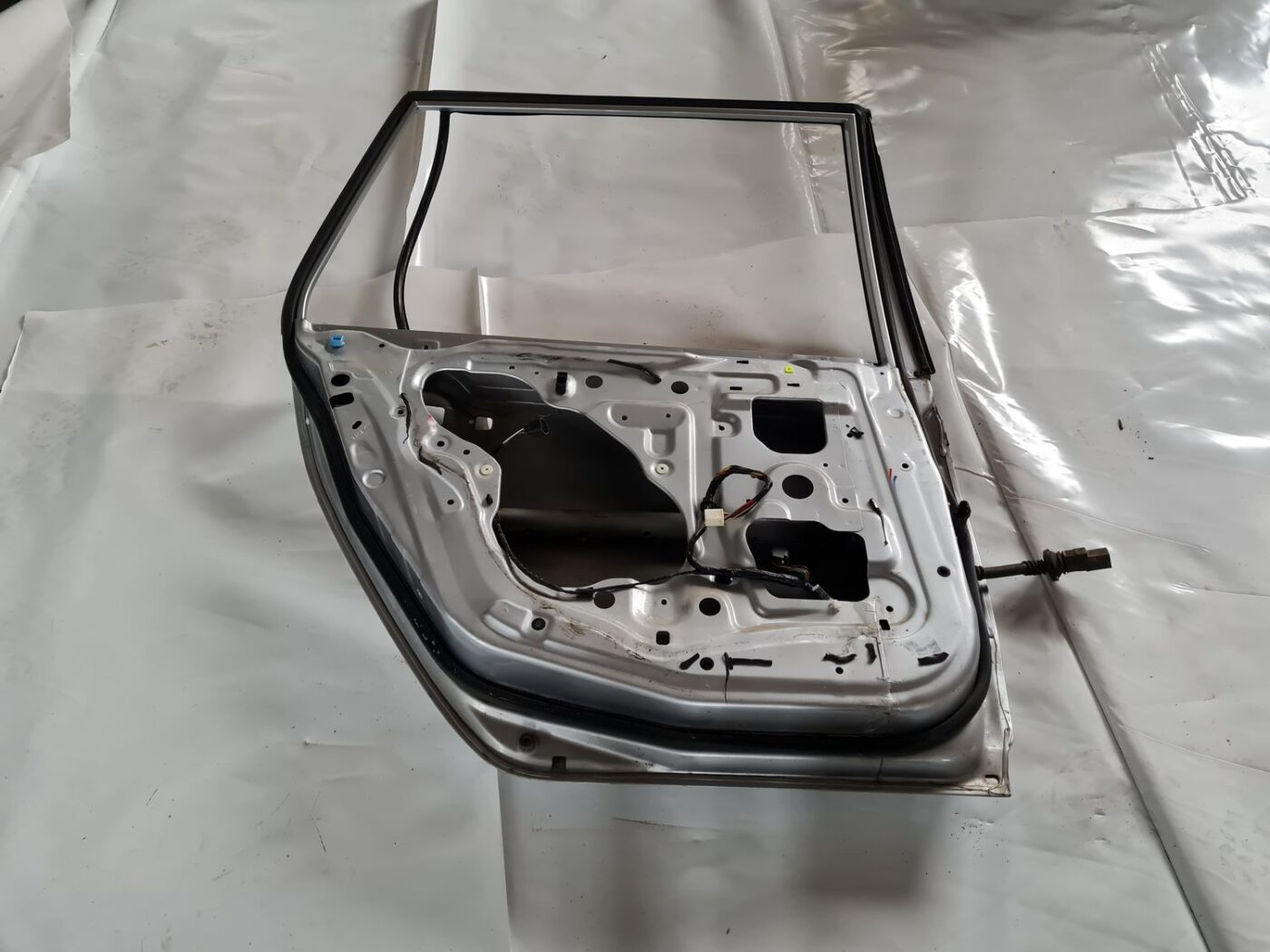 Aizmugurējās kreisās durvis priekš MITSUBISHI LANCER 2006