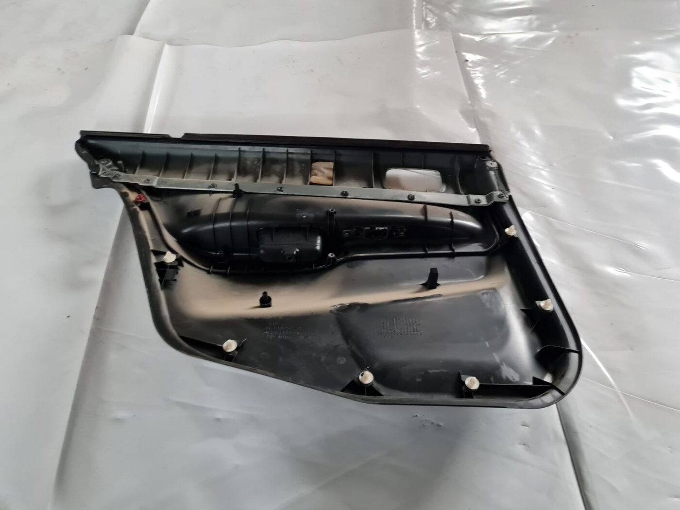 Aizmugurējo labo durvju apdare priekš MITSUBISHI LANCER 2006