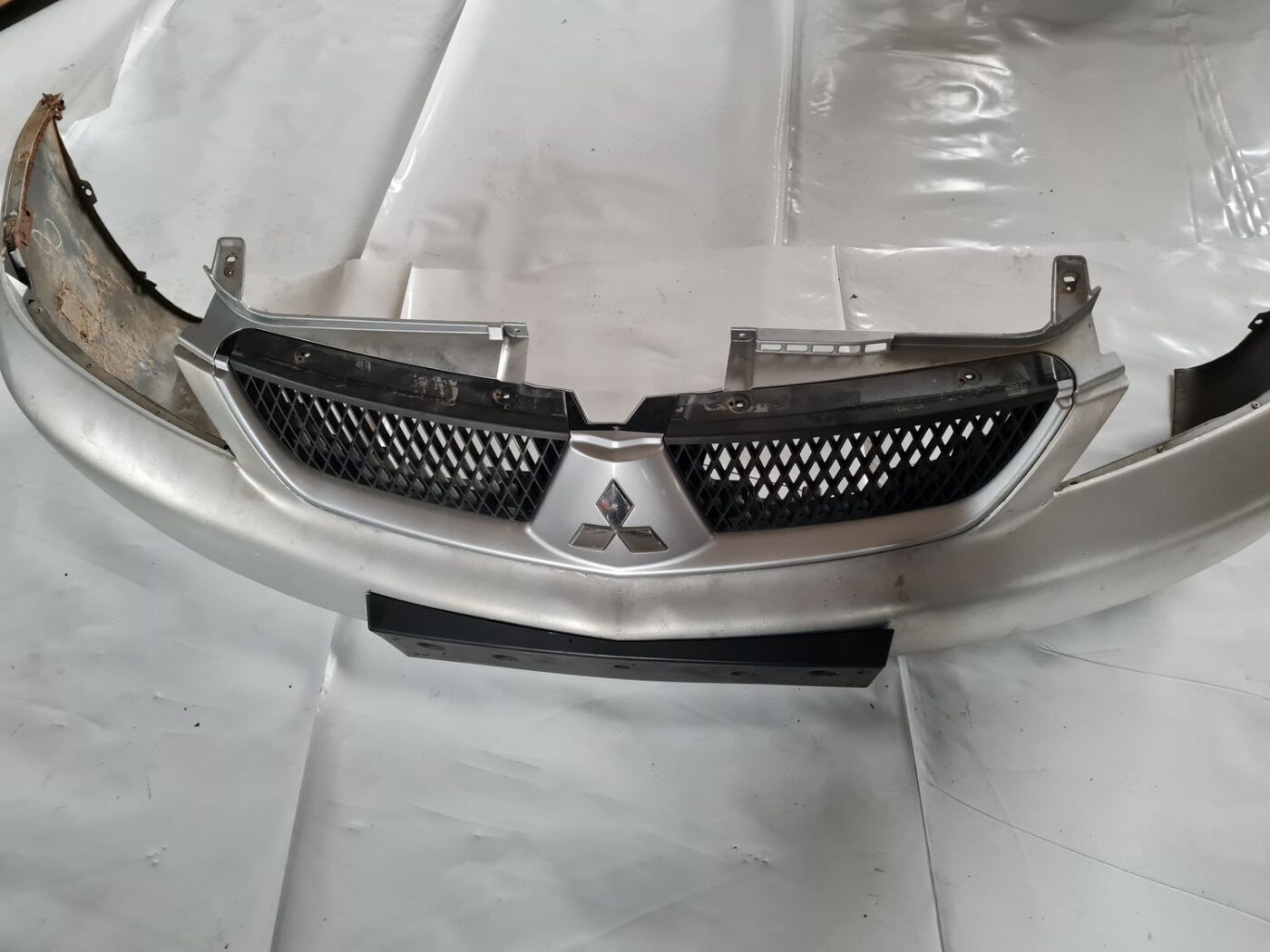 Priekšējais buferis priekš MITSUBISHI LANCER 2006