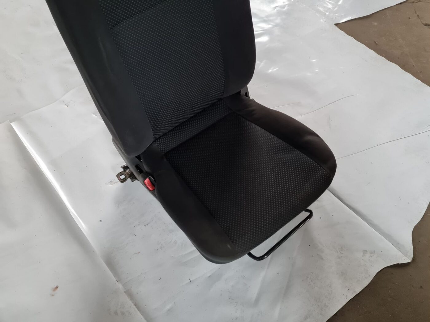 Priekšējais kreisais sēdeklis priekš MITSUBISHI LANCER 2006 2 Priekšējais kreisais sēdeklis priekš MITSUBISHI LANCER 2006