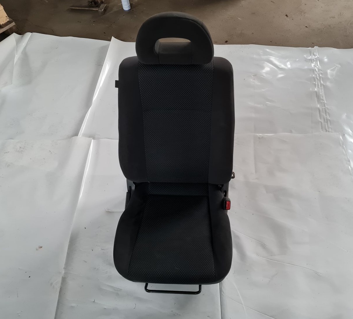 Priekšējais labais sēdeklis priekš MITSUBISHI LANCER 2006