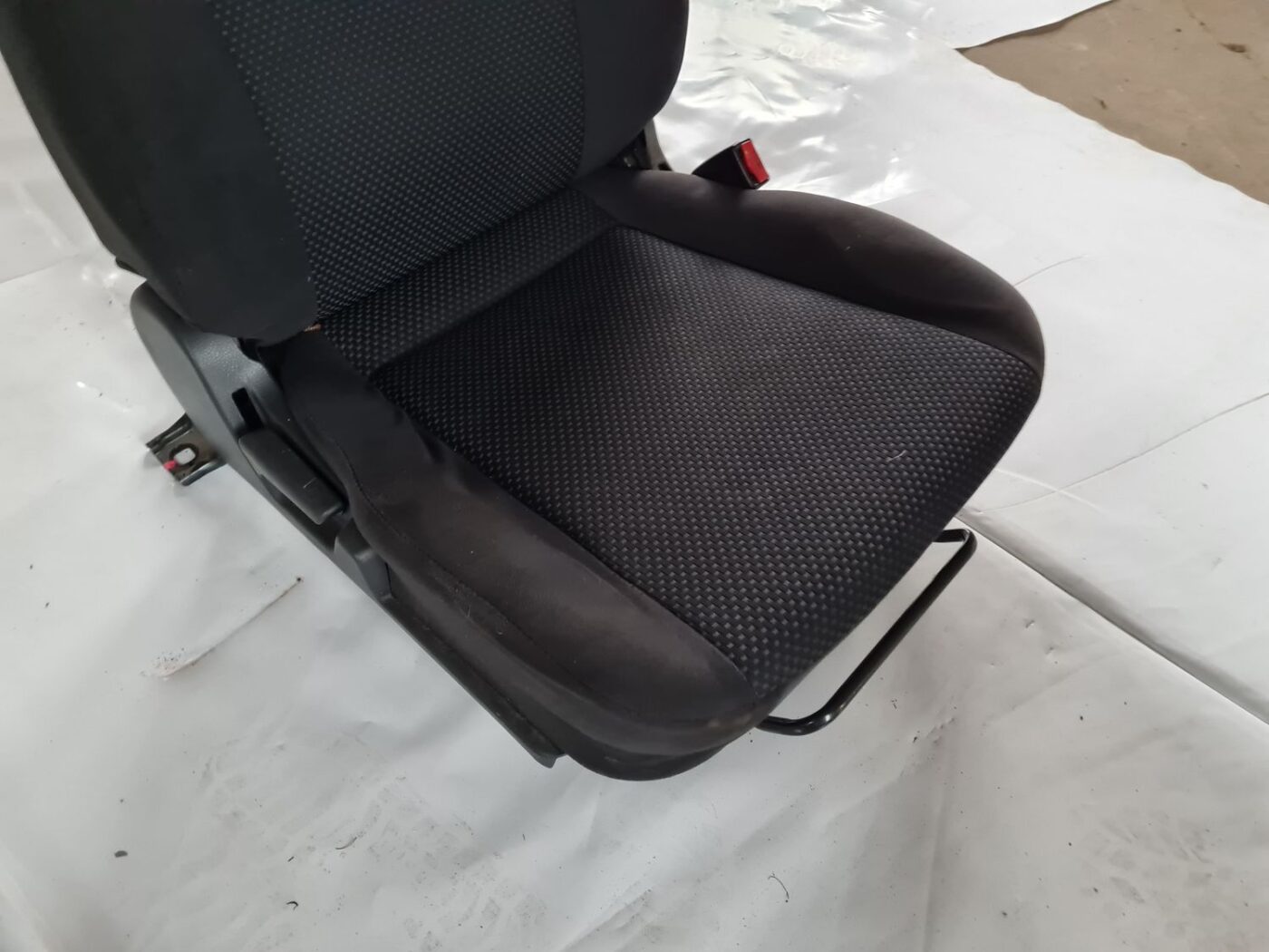 Priekšējais labais sēdeklis priekš MITSUBISHI LANCER 2006