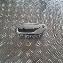 Priekšējāis kreisais durvju rokturis priekš VOLVO V70 2003 SILVER
