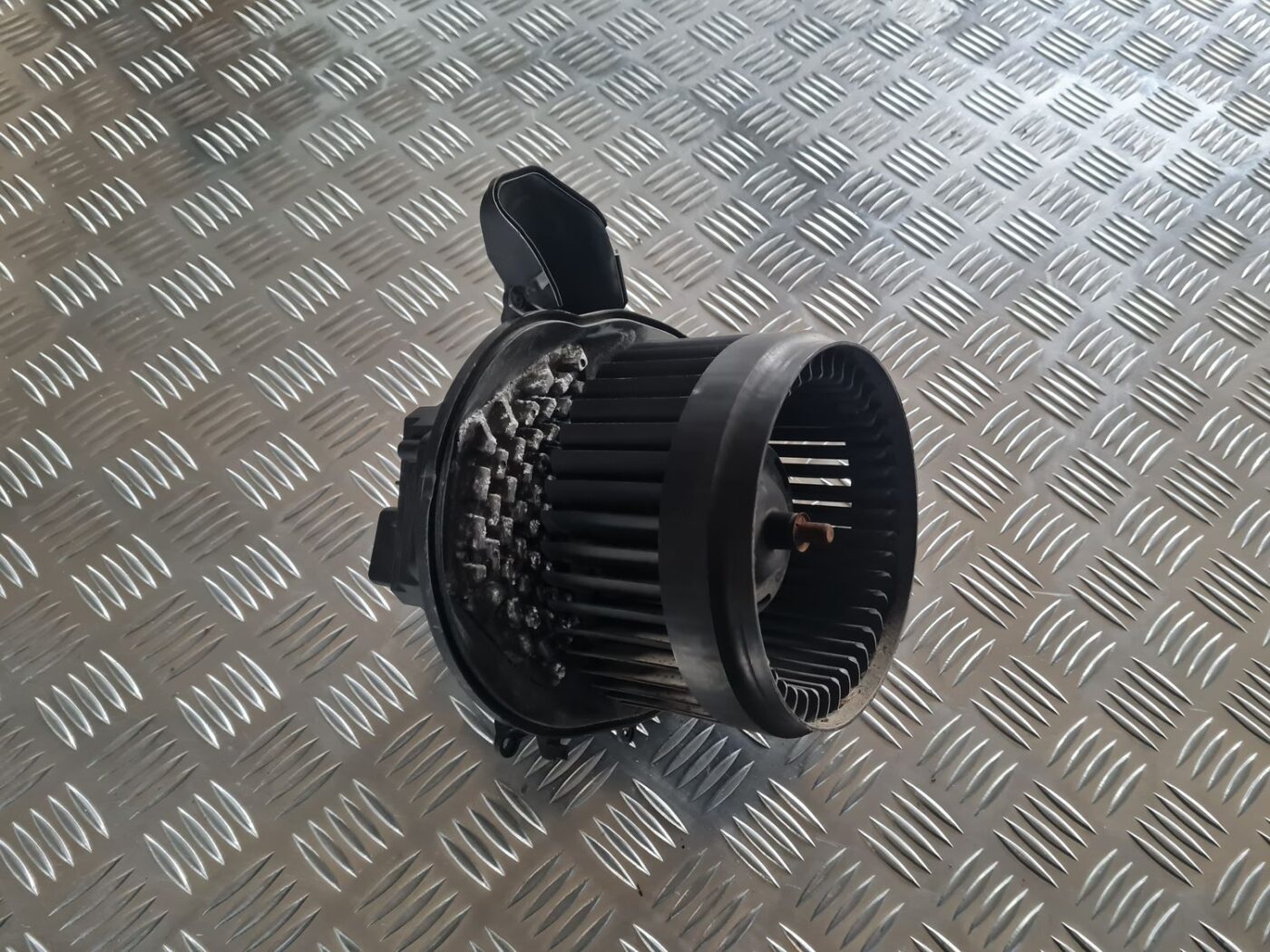 Salona ventilators priekš VOLVO V70 2003 SILVER 1 Salona ventilators priekš VOLVO V70 2003 SILVER