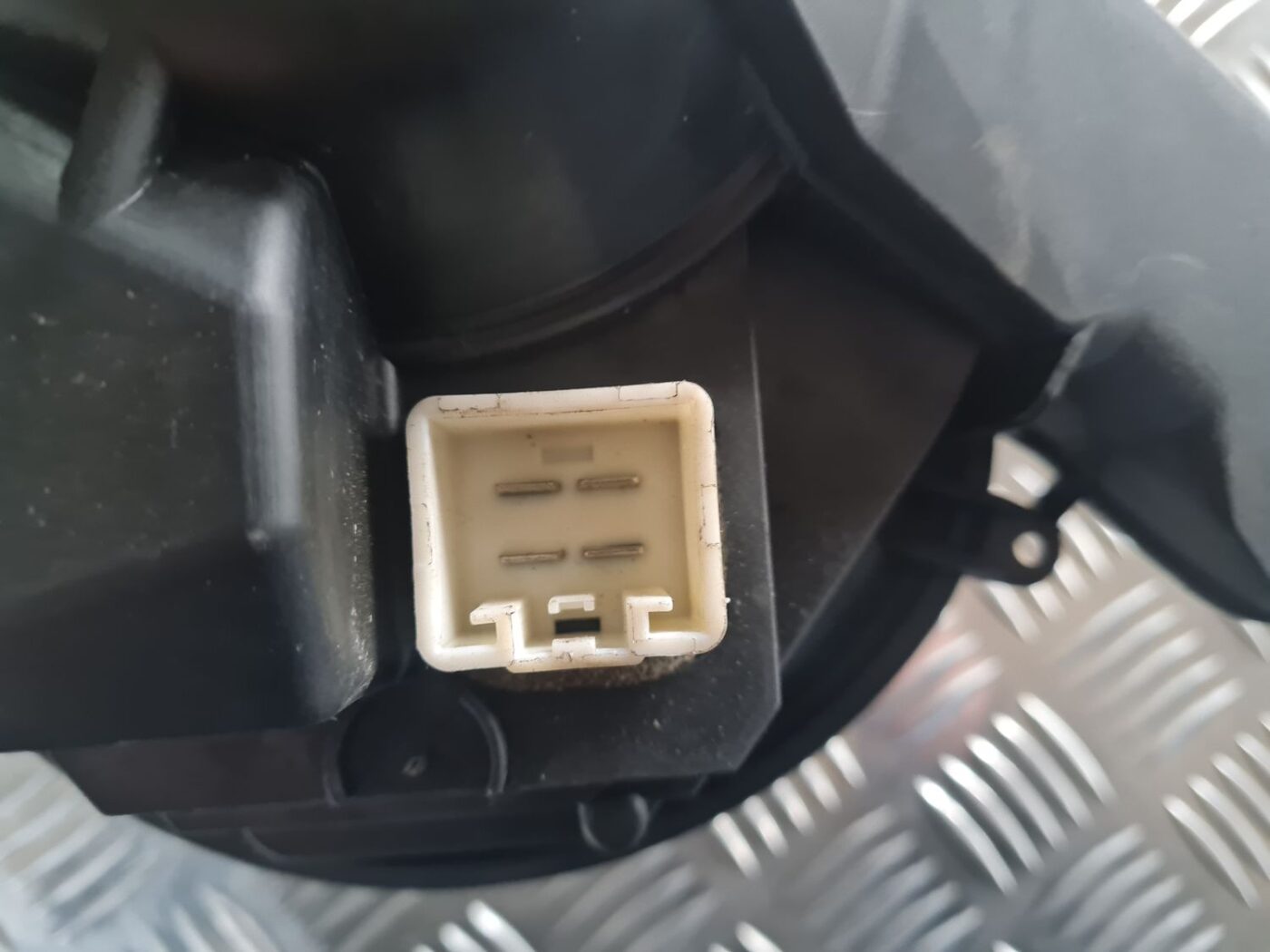 Salona ventilators priekš VOLVO V70 2003 SILVER 4 Salona ventilators priekš VOLVO V70 2003 SILVER