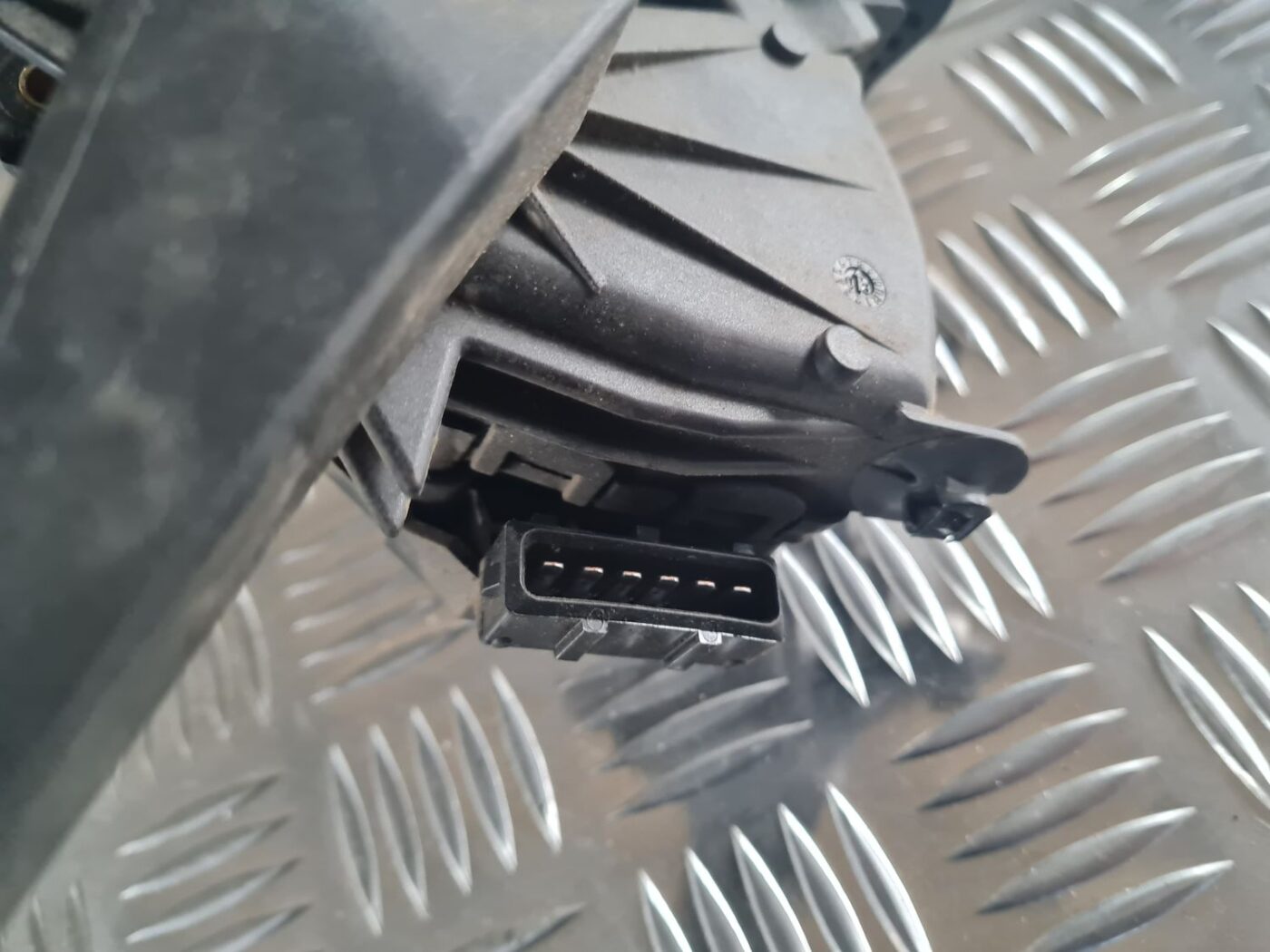 Gāzes pedālis priekš VOLVO V70 2003 SILVER 2 Gāzes pedālis priekš VOLVO V70 2003 SILVER