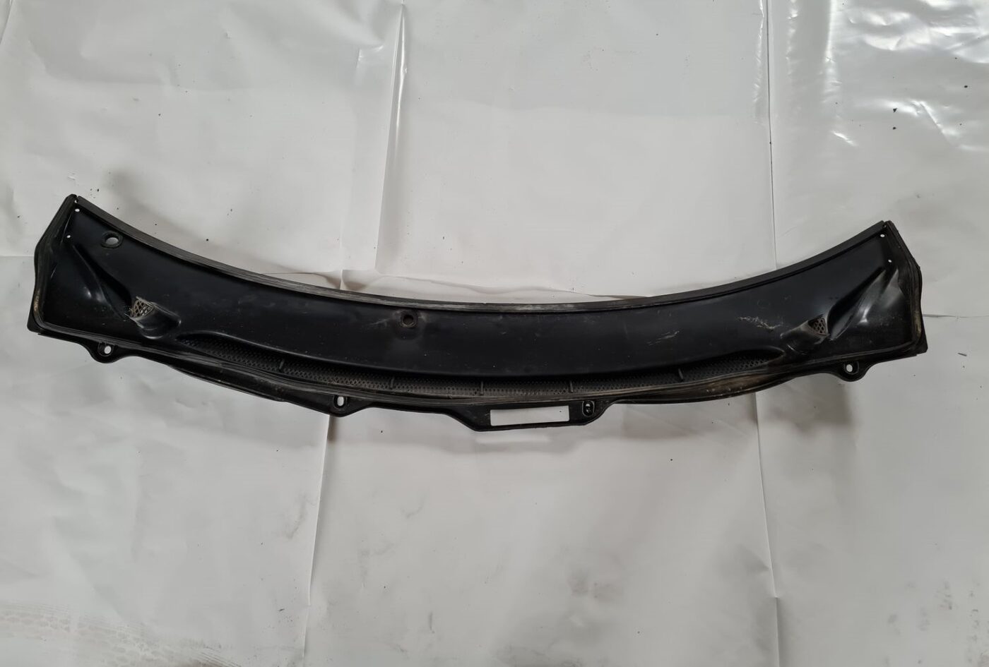 Vējstikla uzlikas (deflektora) režģis priekš VOLVO V70 2003 SILVER