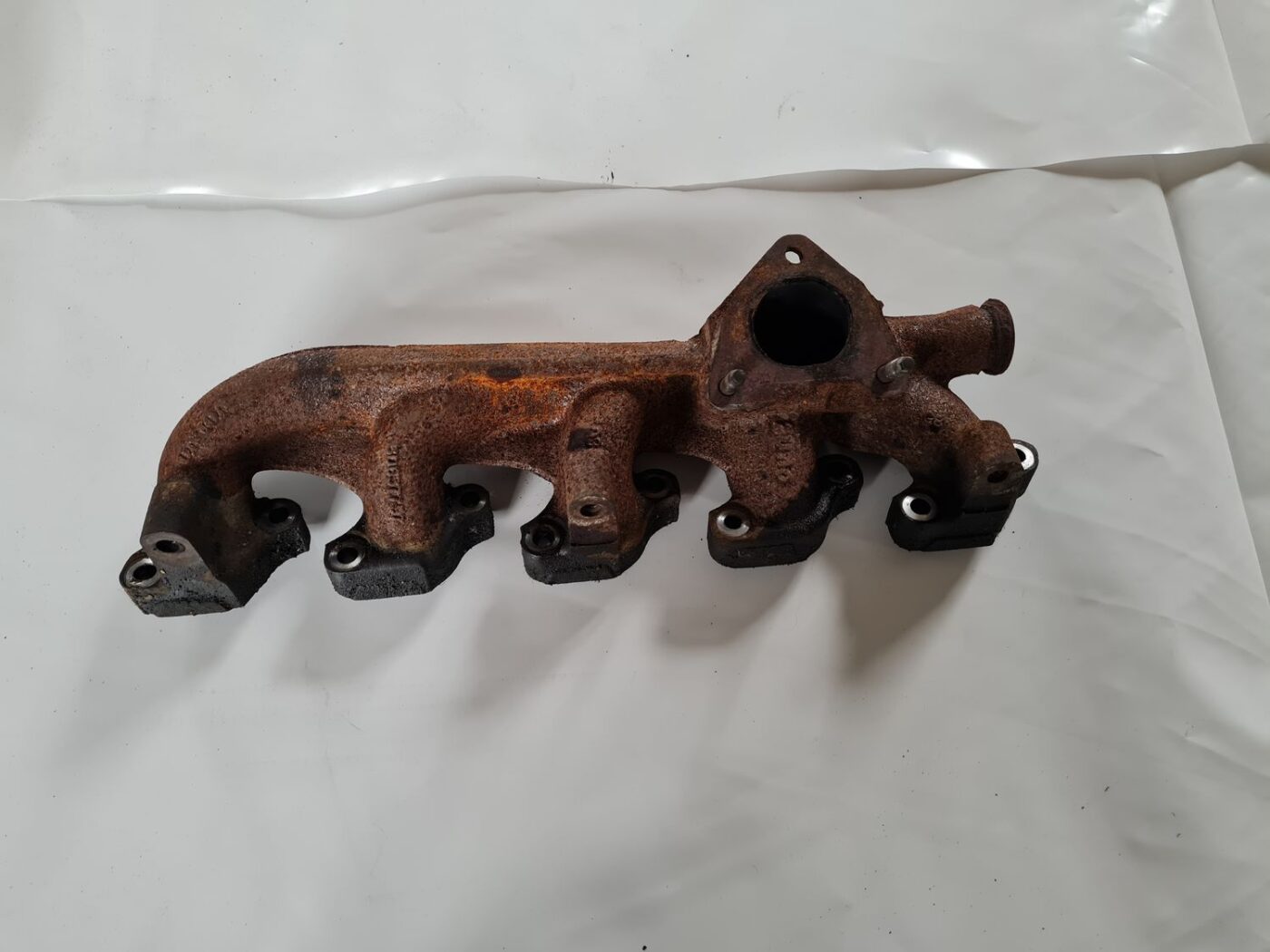 Izplūdes kolektors priekš VOLVO V70 2003 SILVER 1 Izplūdes kolektors priekš VOLVO V70 2003 SILVER