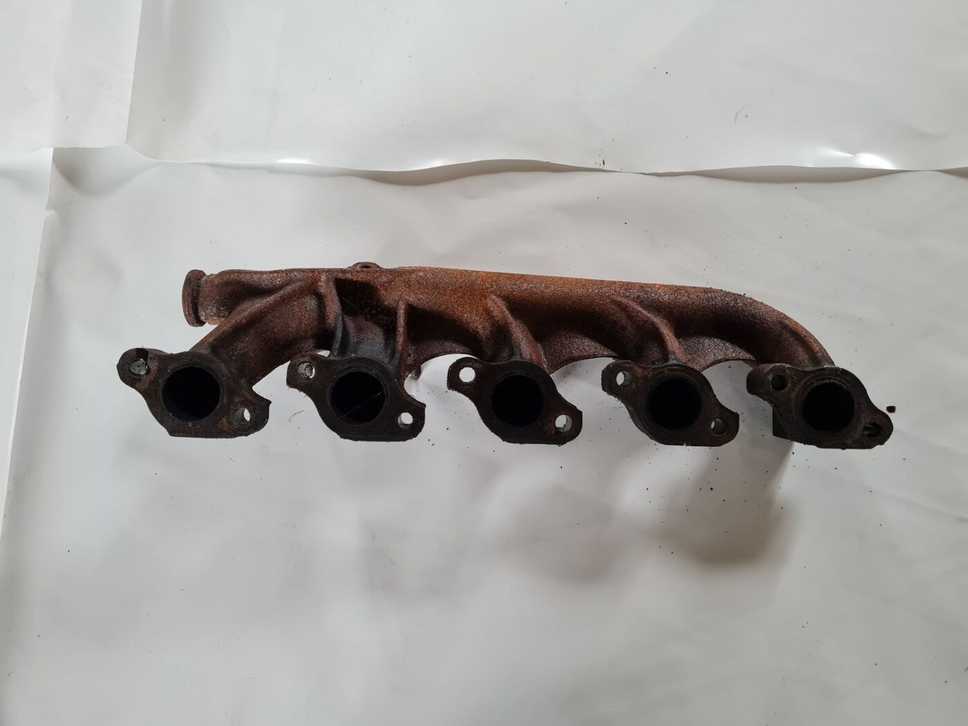 Izplūdes kolektors priekš VOLVO V70 2003 SILVER 4 Izplūdes kolektors priekš VOLVO V70 2003 SILVER