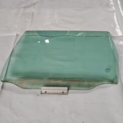 Aizmugurējo kreiso durvju stikls priekš VOLVO V70 2003 SILVER