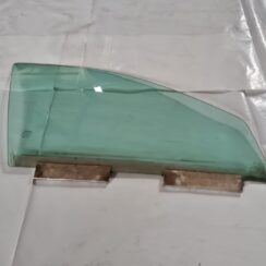 Priekšējo labo durvju stikls priekš VOLVO V70 2003 SILVER