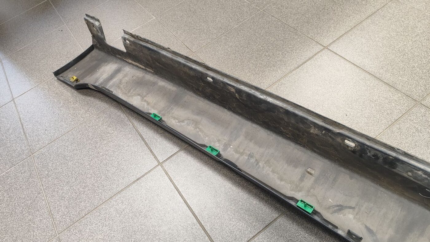 Ārēja sliekšņa laba uzlika priekš BMW 520D E60 2006 ENG.